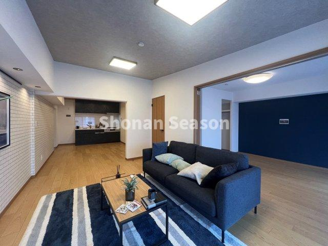 【居間・リビング】 | リビング繋がりの洋室は、間仕切りを開放すれば一体利用も可能です♪