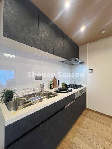 【キッチン】 | お料理に集中できる壁付けキッチンには、あると便利な「食洗機」搭載！
食後の家事負担が軽減できますよ♪