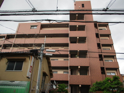 【外観】 | エスメラード・ヒコ | 下新庄エリアでもひときわ目立つ大きなマンションです