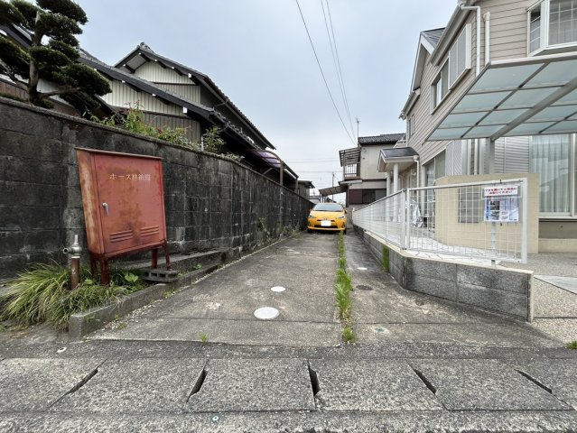 【商談中】リフォーム済中古戸建　一宮市篭屋　平成10年築の駐車場