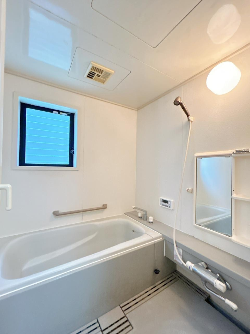 【商談中】リフォーム済中古戸建　一宮市篭屋　平成10年築の浴室