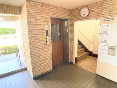 【エントランス】 | 桜山ハイツ | ◆エレベーターがマンション入口から近いため毎日の出入りがとても楽ちんです。