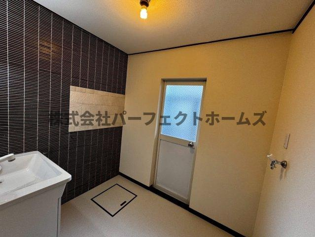 点野1丁目戸建　賃貸の洗面所|広い洗面スペース