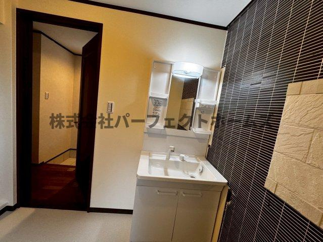 点野1丁目戸建　賃貸の独立洗面台|使いやすい独立洗面台です