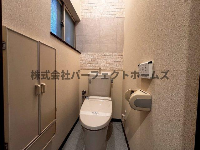 点野1丁目戸建　賃貸のトイレ|ゆったりとした空間のトイレです