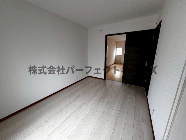 点野1丁目戸建　賃貸の洋室|使い勝手のいい洋室です