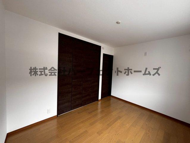 点野1丁目戸建　賃貸の洋室|明るい洋室です