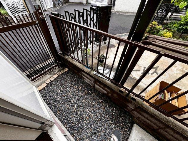 点野1丁目戸建　賃貸のバルコニー|暖かな日差しのふりそそぐバルコニー