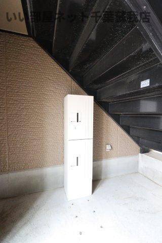 ランドウィン　五番館のエントランス|宅配ボックスがあると、自分の時間を有効活用できますね！