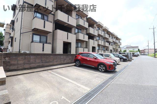 ランドウィン　五番館の駐車場|駐車場に車を止められます