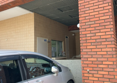 【受付】 | タック本厚木 | 受付はマンションコンシェルジュがいる場合もあれば、管理人が滞在する小部屋を総称して呼ぶことがあります。主にエントランスに設置されていることから、防犯面でも期待ができます。防犯設備がない場合はより安心！