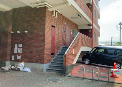 【防犯設備】 | タック本厚木 | 室内の防犯設備もチェックしましょう！モニター付きインターホンが設置されているか、防犯シャッターが設備されているか、ベランダに人が上がってきにくい高さかなどチェックしておくと入居後も安心できるでしょう。