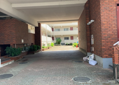 【その他共用部分】 | タック本厚木 | 共用部分は、一棟の建物に住む区分所有者全員が共同で所有するとし、共用部分の管理、補修などは、区分所有者で形成される管理組合が行います。個人の判断で勝手に変更することはできませんので覚えておきましょう。