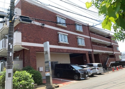 【外観】 | タック本厚木 | 隣家の土地はどうなっているのか、生活利便施設が近くにあるのか、学校まで近いかなど、お客様のライフスタイルにあわせたイメージが重要です。また、近くにあると困る施設が近くにないかも確認するといいでしょう。