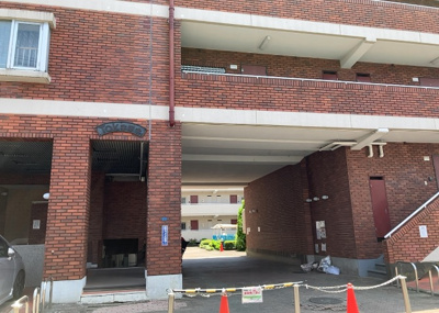 【構造・工法・仕様】 | タック本厚木 | ＳＲＣ造は強度や耐震性の面でもRC造と比べて優れています。そのため、10階建以上の高層または超高層マンションなどの建築にも多く採用されています。柱や梁などのサイズが小さくても高い耐震性を確保できます。