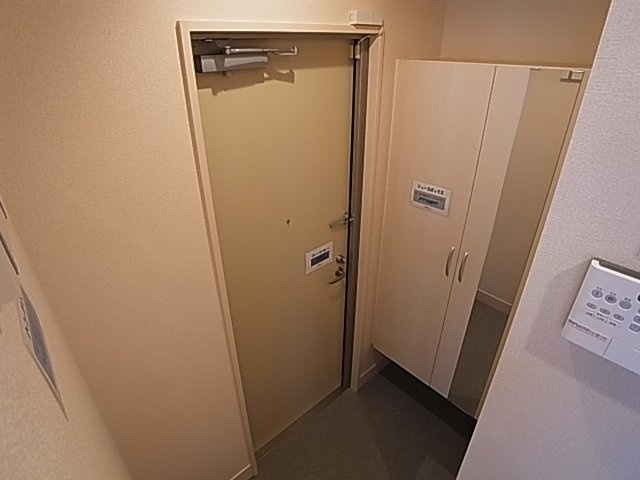 神戸市兵庫区兵庫町２丁目のアパートの玄関|シューズボックス付き