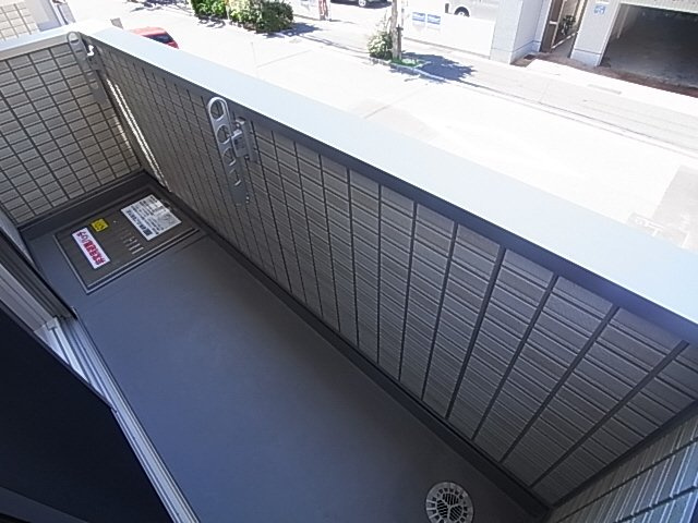 神戸市兵庫区兵庫町２丁目のアパートのバルコニー