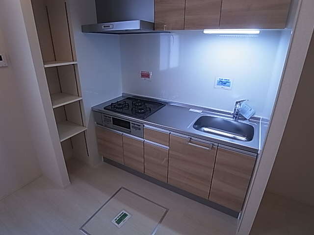 神戸市兵庫区兵庫町２丁目のアパートのキッチン|システムキッチン（３口ガスコンロ）