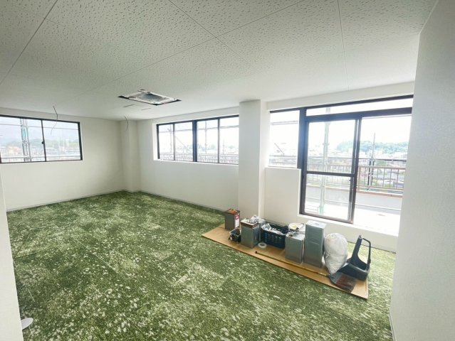 四郷町貸事務所の内装