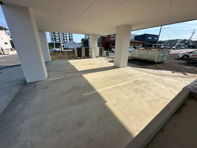 四郷町貸事務所の駐車場