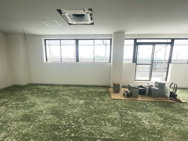 四郷町貸事務所の内装