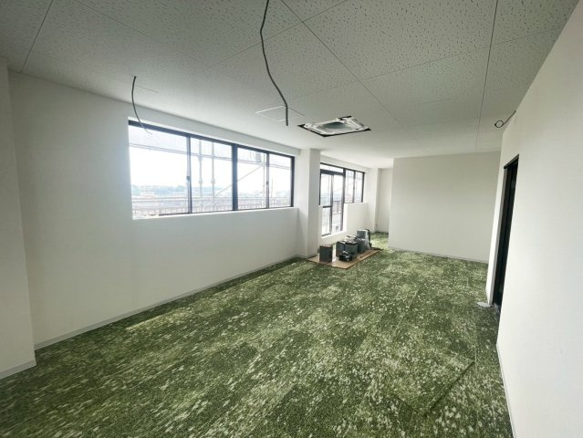 四郷町貸事務所の内装