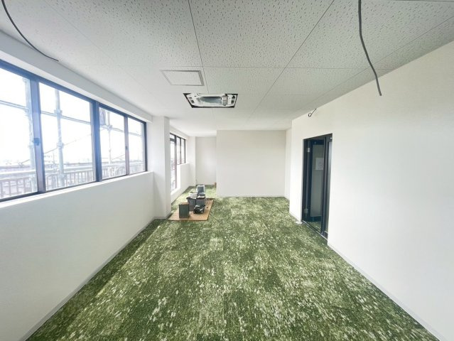 四郷町貸事務所の内装
