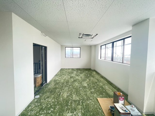 四郷町貸事務所の内装