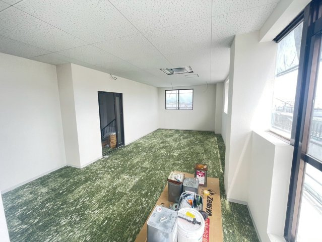 四郷町貸事務所の内装