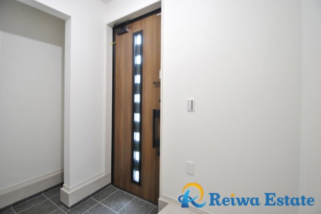 新築戸建　茅ヶ崎市柳島1丁目の玄関