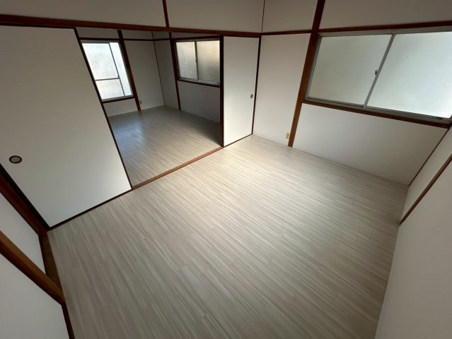 鷹殿町戸建の洋室