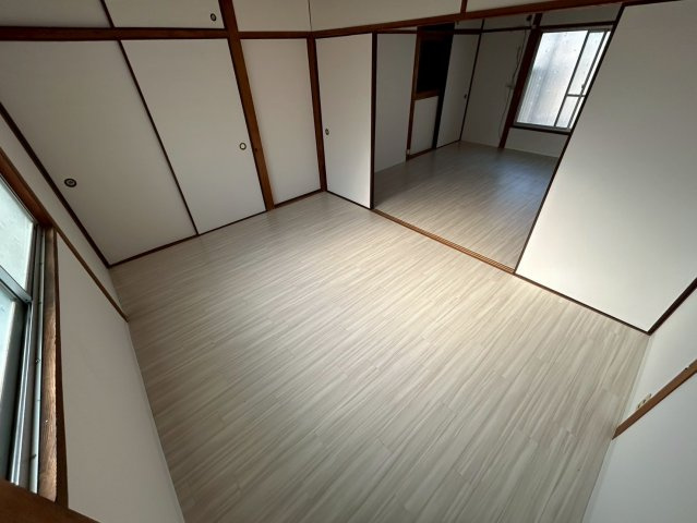 鷹殿町戸建の洋室