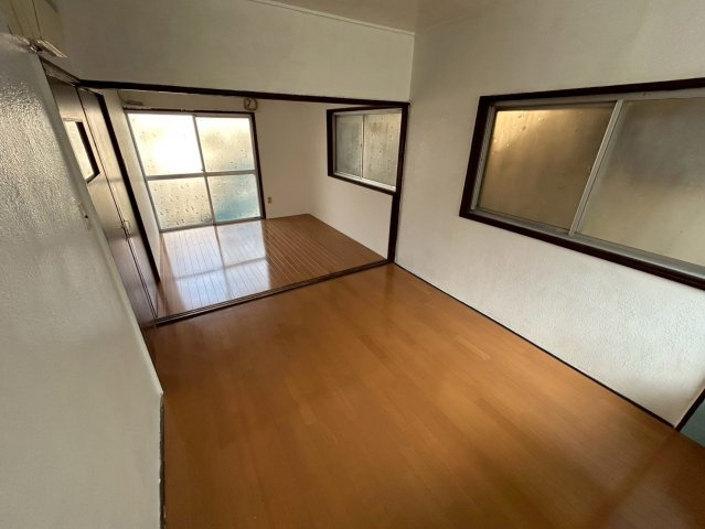 鷹殿町戸建の居間・リビング