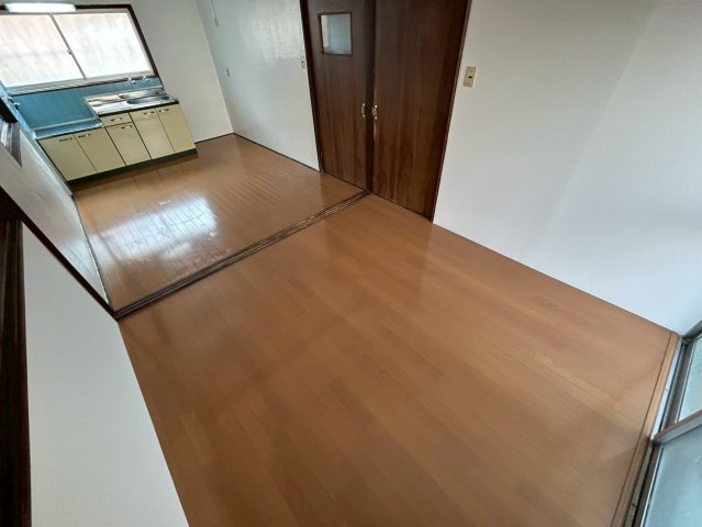 鷹殿町戸建の洋室