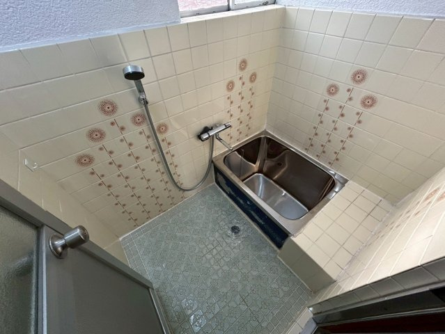 鷹殿町戸建の浴室