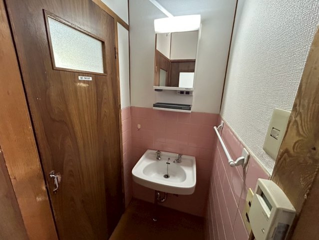 鷹殿町戸建の洗面所
