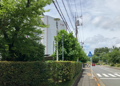 【外観】 | 木曽住宅ト－９号棟 | マンションの外観は非常に重要なポイントです！外観の善し悪しは資産価値に大きな影響を与えます。外観のいいマンションを購入することで、高値で売却がしやすく、買い手が見つかりやすいというメリットがあります。