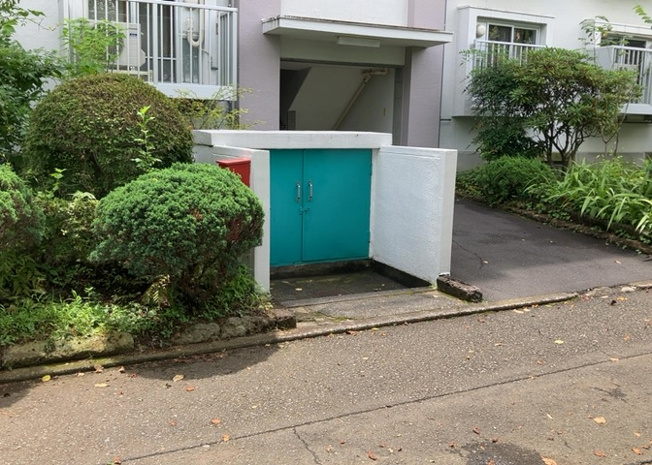 【設備】 | 木曽住宅ト－９号棟 | 共有部分は、住民なら誰もが使える設備のこと。例えば駐車場やエレベーター、インターネット設備、セキュリティ設備などがあります。他にも、マンションの廊下・外部階段やエントランス・ゴミ置き場などがあります。