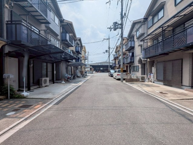 吉祥院池田町の前面道路含む現地写真|前道幅員約６ｍです。
