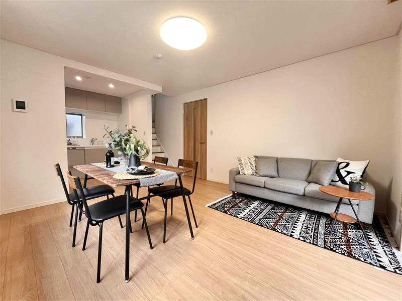 逗子市沼間三丁目戸建の居間・リビング