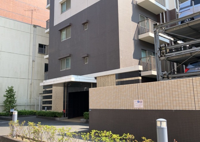 【外観】 | グランスイート本厚木 | マンションの外観は非常に重要なポイントです！外観の善し悪しは資産価値に大きな影響を与えます。外観のいいマンションを購入することで、高値で売却がしやすく、買い手が見つかりやすいというメリットがあります。