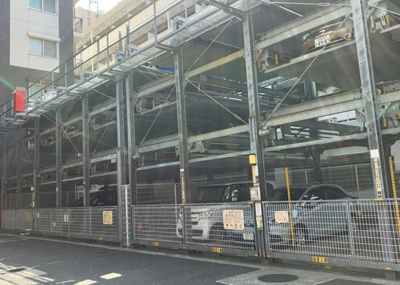 【駐車場】 | グランスイート本厚木 | 駐車場と明記されていても、最小スペースでつくられた駐車場だと大型車は駐車できなかったり、出入りしにくくなったりする可能性があります。お車のサイズと購入したい物件の駐車場のサイズを現地で確認しましょう。