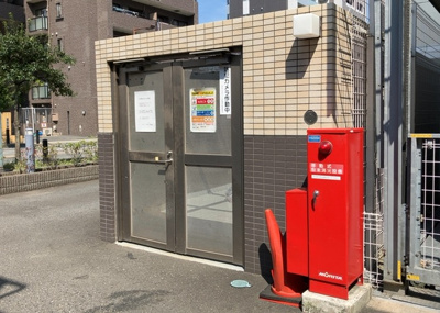 【設備】 | グランスイート本厚木 | 共有部分は、住民なら誰もが使える設備のこと。例えば駐車場やエレベーター、インターネット設備、セキュリティ設備などがあります。他にも、マンションの廊下・外部階段やエントランス・ゴミ置き場などがあります。