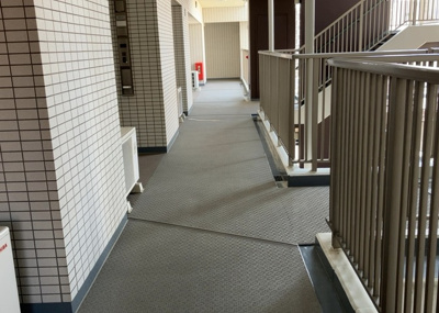 【その他共用部分】 | グランスイート本厚木 | 共有部分は、住民なら誰もが使える設備のこと。例えば駐車場やエレベーター、インターネット設備、セキュリティ設備などがあります。他にも、マンションの廊下・外部階段やエントランス・ゴミ置き場などがあります。