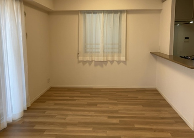 【ダイニング】 | グランスイート本厚木 | ダイニングは、食事や家族の団らんスペースとしてだけではなく、ほかの用途としても使用することができます。ダイニングテーブルを置き、食事のためのスペースを作ることでリビングとの差別化を図ることができます。