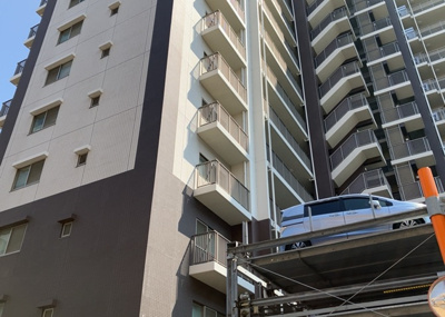 【構造・工法・仕様】 | グランスイート本厚木 | ＲＣ造、Reinforced Concreteは直訳すると補強されたコンクリートです。主に柱や梁・床・壁が鉄筋とコンクリートで構成おり、鉄筋を組んだ型枠にコンクリートを流し込んで固めたものを指します。