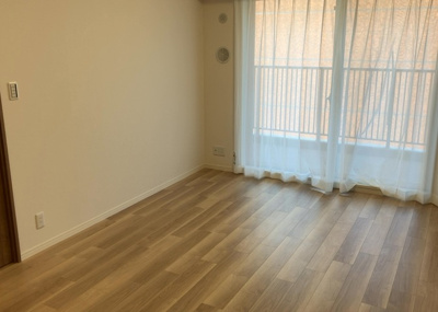 【居間・リビング】 | グランスイート本厚木 | リビングの間取りの種類は大きくわけてリビングとダイニングが別になっているタイプ、リビングダイニング一体型です。どちらも一長一短ですので、家を選ぶ時はその両面をチェックして決めるようにしましょう。