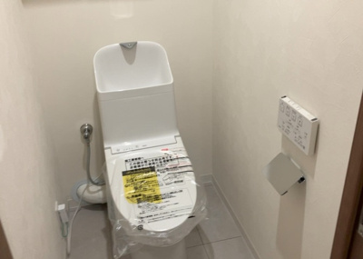 【トイレ】 | グランスイート本厚木 | トイレは大きさや形、機能、抗菌性などが異なる多種多彩なタイプが各メーカーから出ています。それぞれに良さがあるため、事前にどういったタイプのトイレがいいのかをご家庭内で決めて、内見に行くといいでしょう。