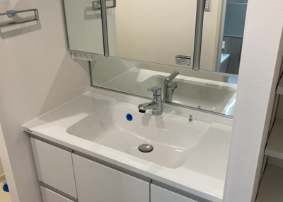 【独立洗面台】 | グランスイート本厚木 | 洗面化粧台では顔を洗ったり、身だしなみを整えることが本来の使い方ですが、用途によっては洗面化粧台に求められる機能が違ってくるため、ご自身や家族のライフスタイルに合ったものを選ぶことをおすすめ致します。