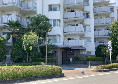 【外観】 | 本厚木リバーサイドマンション参番館 | マンションの外観は非常に重要なポイントです！外観の善し悪しは資産価値に大きな影響を与えます。外観のいいマンションを購入することで、高値で売却がしやすく、買い手が見つかりやすいというメリットがあります。